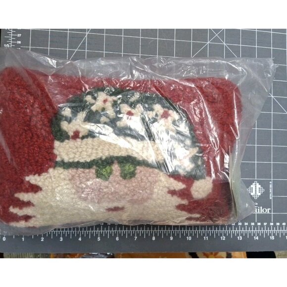 New Chandler 4 Corners Wool Red Santa Christmas Pillow Hooked 8" x 12" - Picture 5 of 5